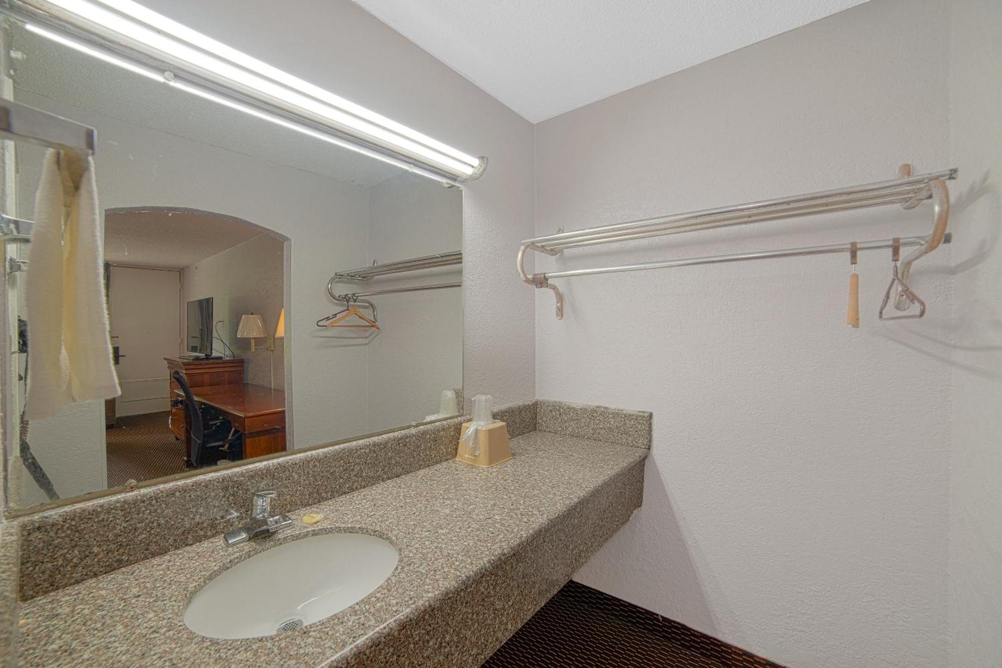 Masters Inn Selma Smithfield I-95 By Oyo ภายนอก รูปภาพ